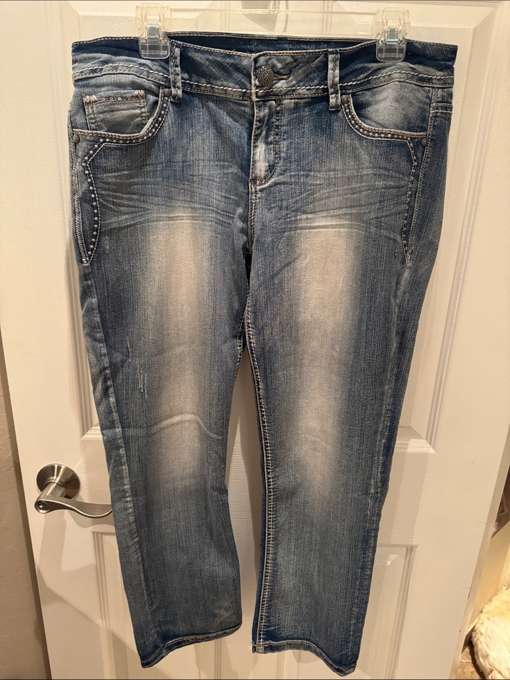 Maurice’s Straight Leg cropped Women’s Jeans in Washed Blue